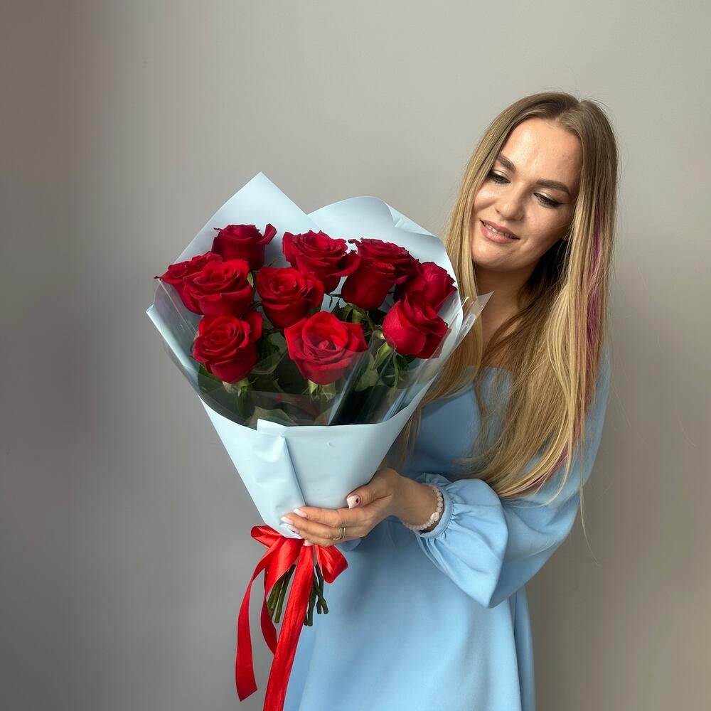 11 красных роз под ленту 2