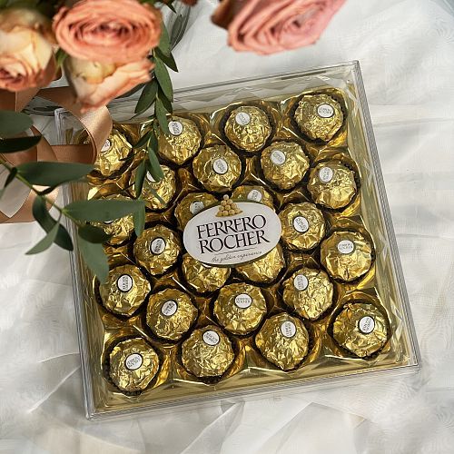 Ferrero Rocher chocolate candies (300 g)