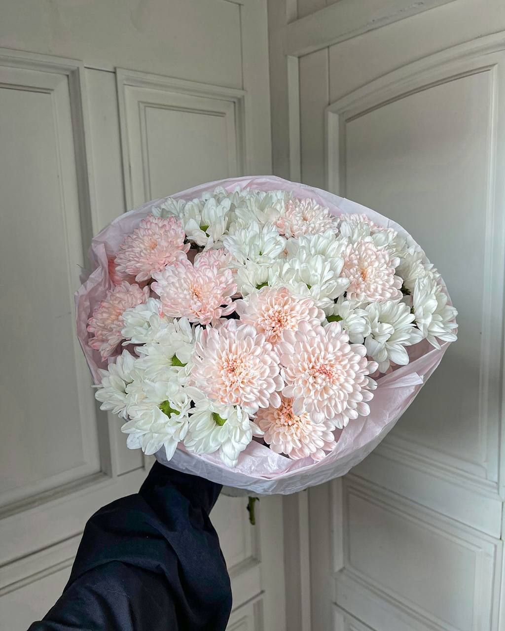Round bouquet of chrysanthemums 2