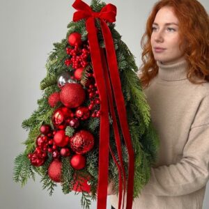 Новогодняя красная елка
