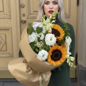 Сборный букет с подсолнухами