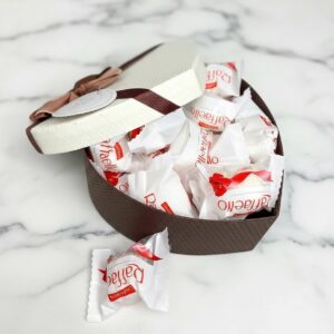 Коробка-сердце с конфетами Raffaello