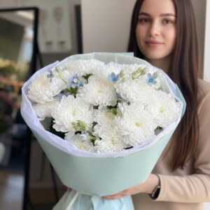 Букет хризантем с оксипеталумом «Selena»